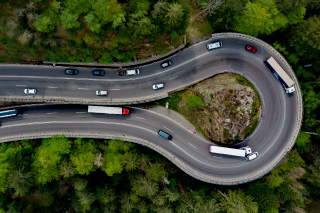 carretera con camiones